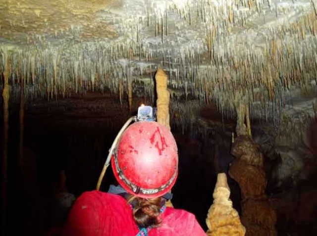  Estalagmitas en la cueva